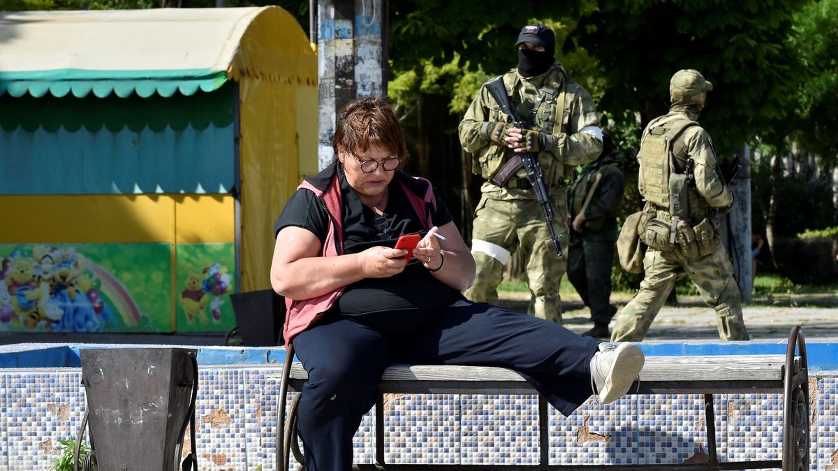 Fotky: „Tohle je už naše.“ Rusové vzali novináře do Chersonské oblasti